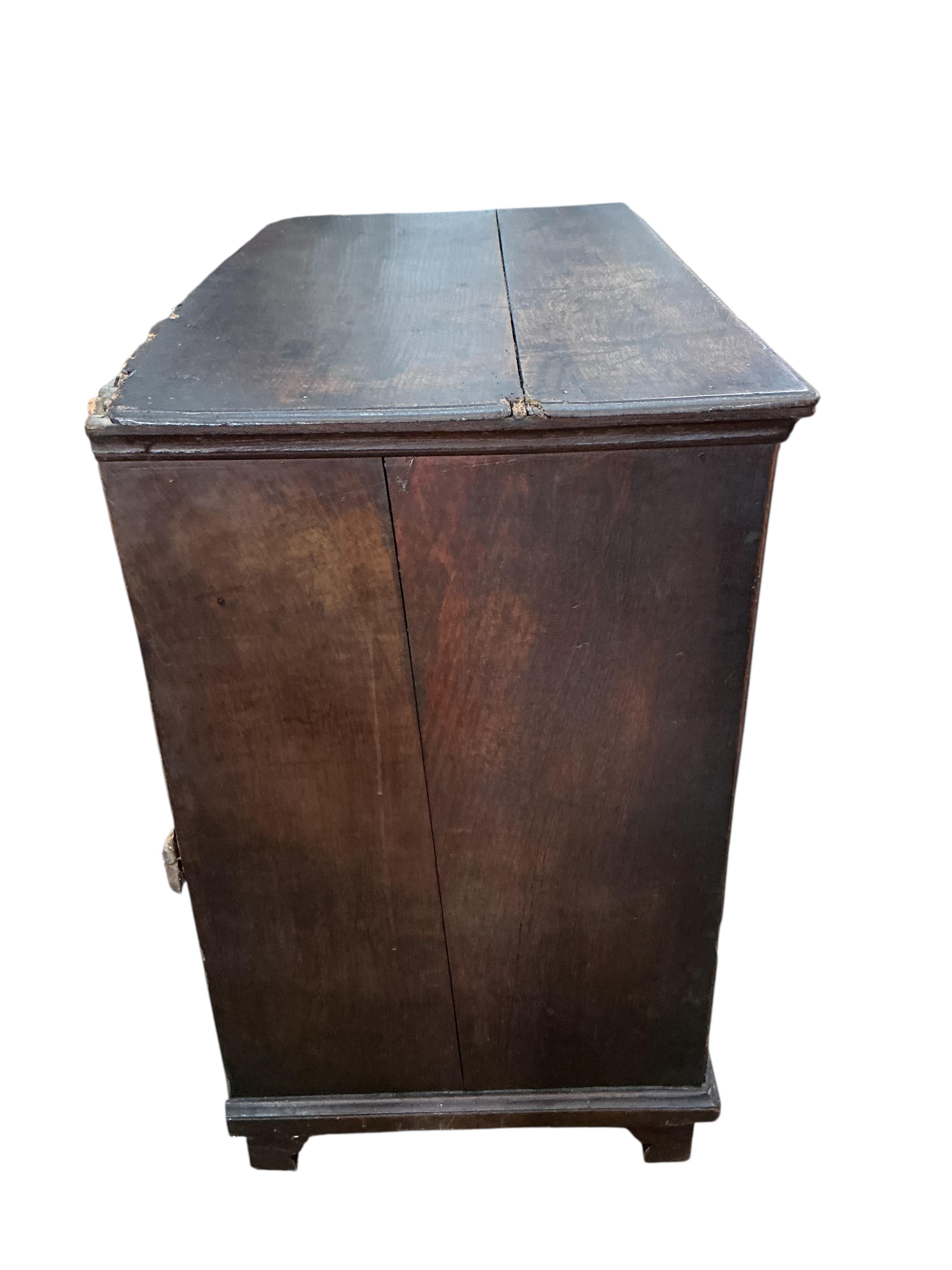 An early 18th century oak chest of drawers, width 98cm, depth 56cm, height 94cm